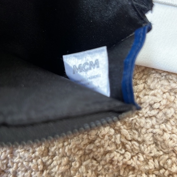 MCM men's lion embossed black with blue and grey mini zipped coin card holder - Picture 8 of 13